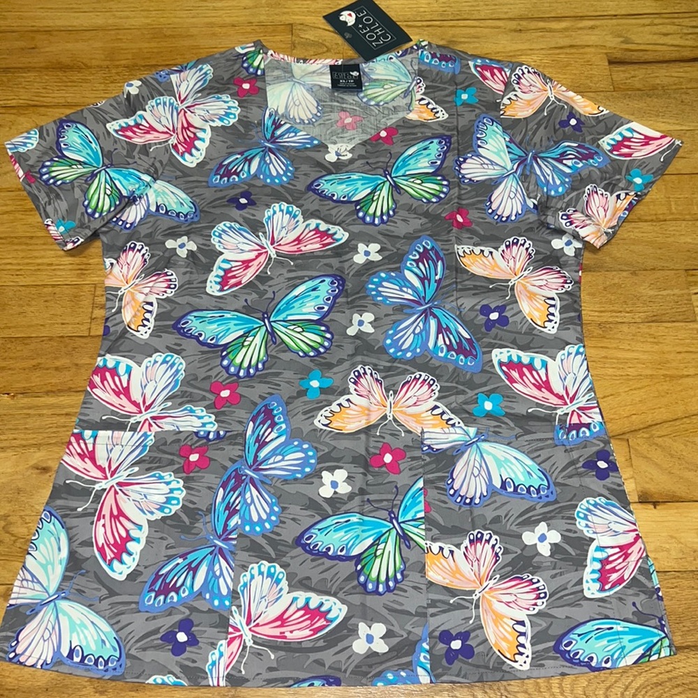 NWT Zoe & Chloe Butterfly Scrub Top